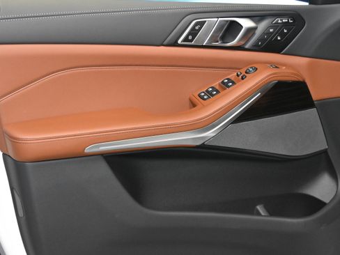 New 2026 BMW X7 M60i image 3