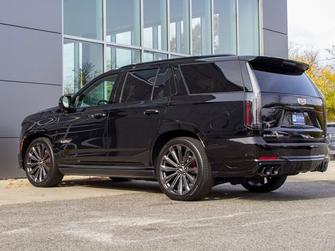 Used 2025 Cadillac Escalade V image 8