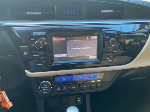 Used 2015 Toyota Corolla LE FWD image 34