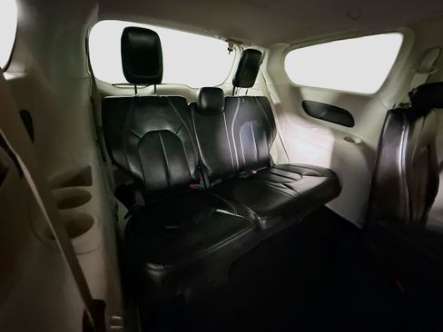 Used 2021 Chrysler Voyager Lxi FWD image 42