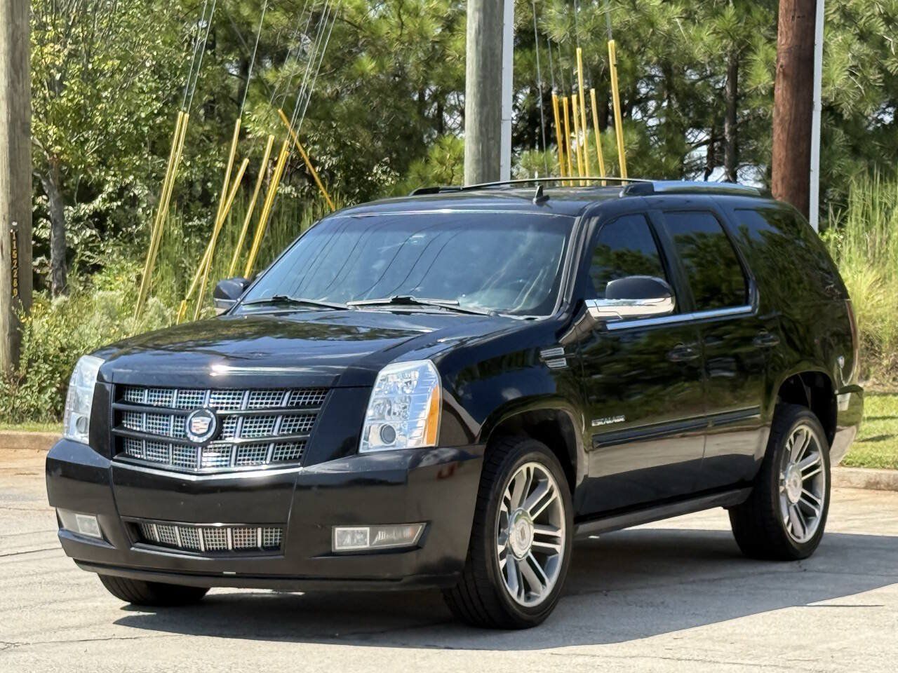 Used 2012 Cadillac Escalade Premium RWD image 2