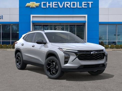 New 2026 Chevrolet Trax LT w/ Midnight Edition FWD image 7