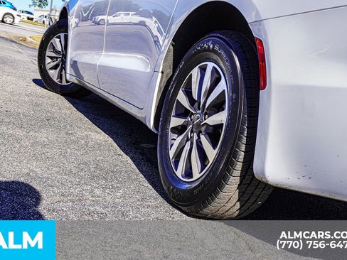 Used 2024 Chrysler Pacifica Select image 14