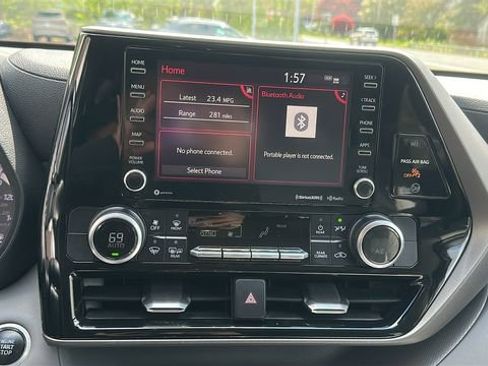 Used 2020 Toyota Highlander LE AWD/4WD image 10