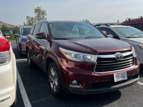 Used 2014 Toyota Highlander Limited w/ Driver Technology Package AWD/4WD image 3