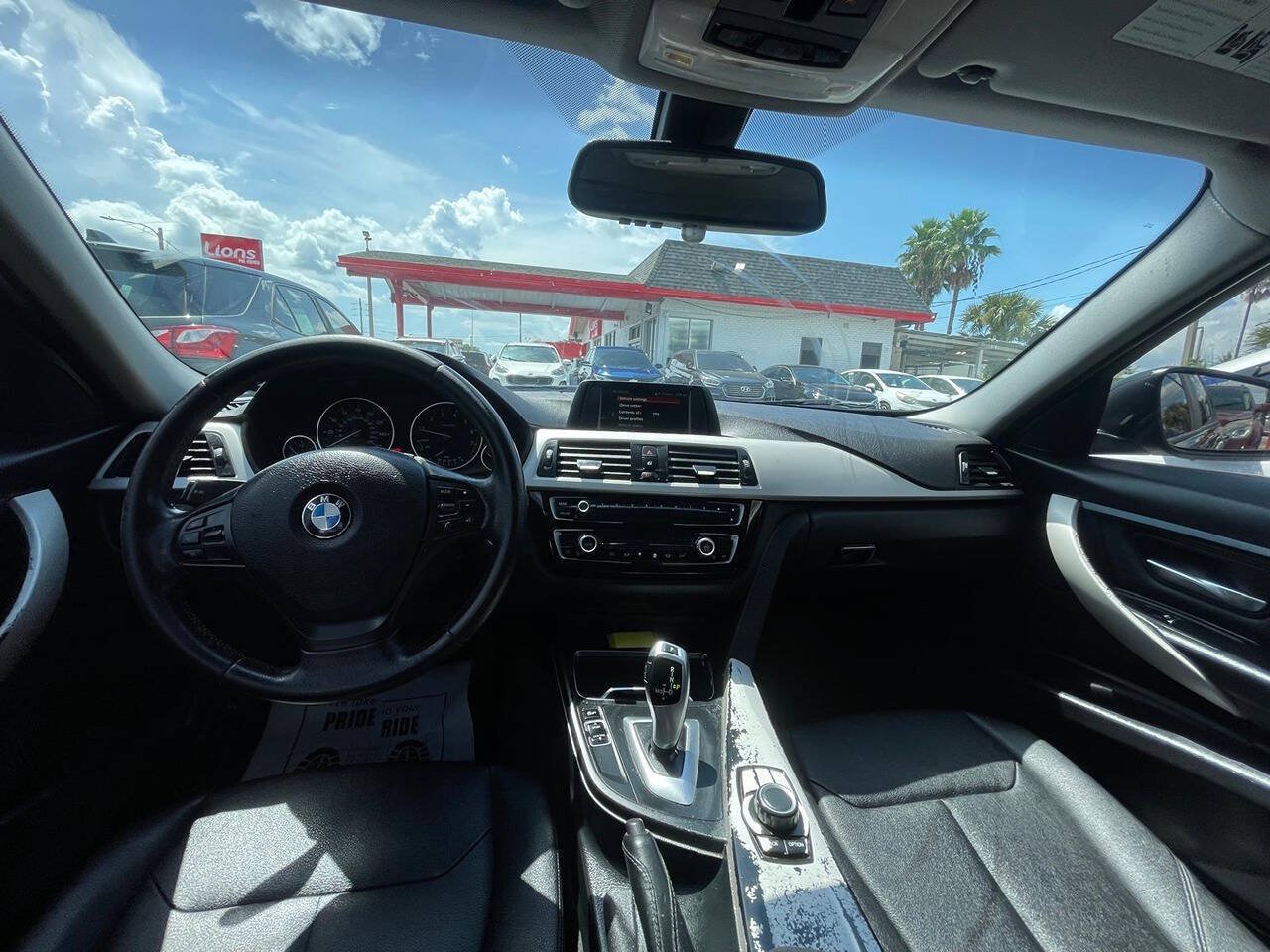 Used 2018 BMW 320i Sedan RWD image 19