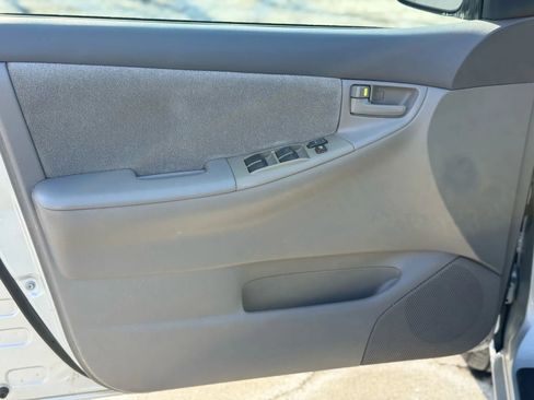 Used 2006 Toyota Corolla S image 31