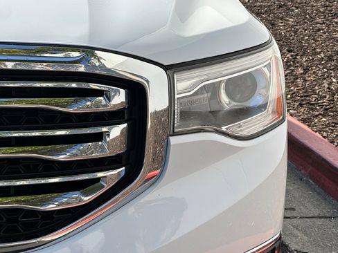 Used 2018 GMC Acadia SLT image 53