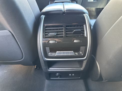 Used 2025 BMW X5 xDrive50e AWD/4WD image 32
