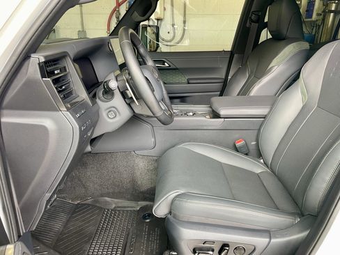 Used 2024 Lexus GX 550 image 14