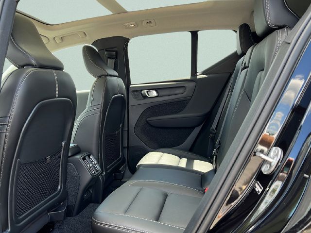 New 2026 Volvo XC40 B5 Plus w/ Climate Package AWD/4WD image 9
