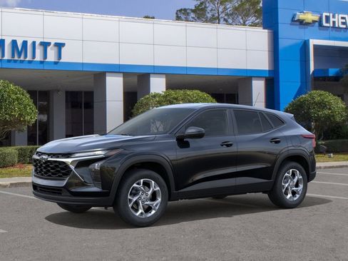 New 2026 Chevrolet Trax LS w/ LS Convenience Package FWD image 2