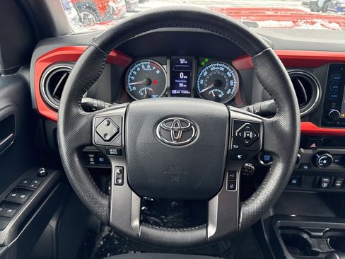 Used 2018 Toyota Tacoma TRD Sport image 14