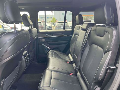 Used 2023 Jeep Grand Cherokee Overland AWD/4WD image 31