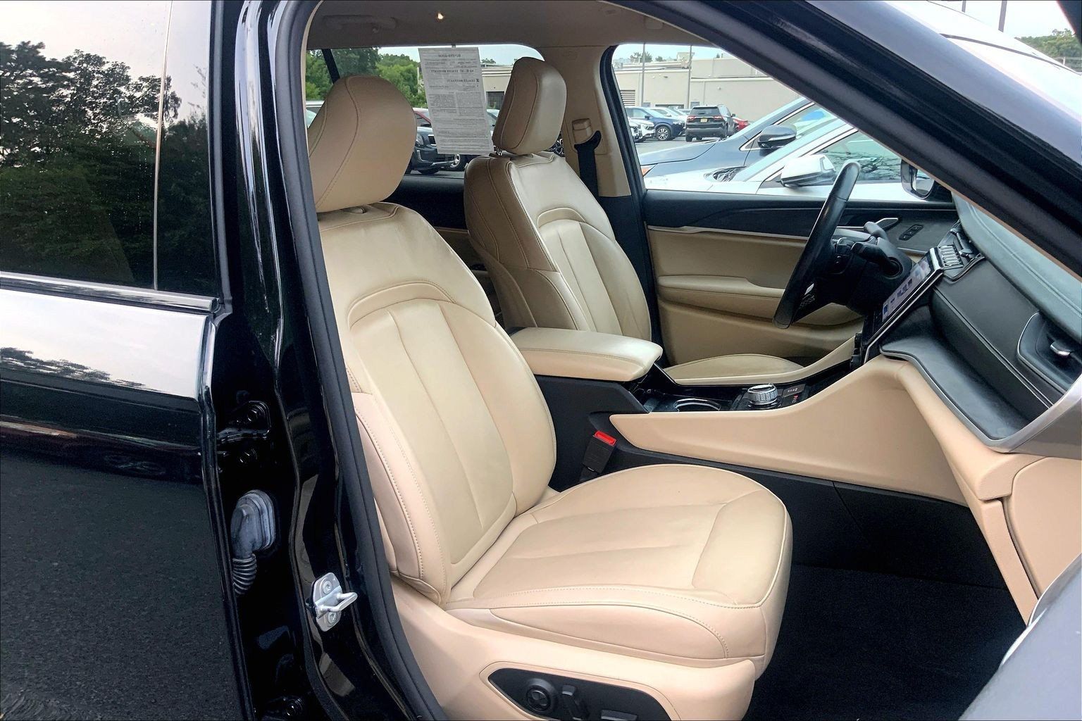 Used 2021 Jeep Grand Cherokee L Limited AWD/4WD image 9