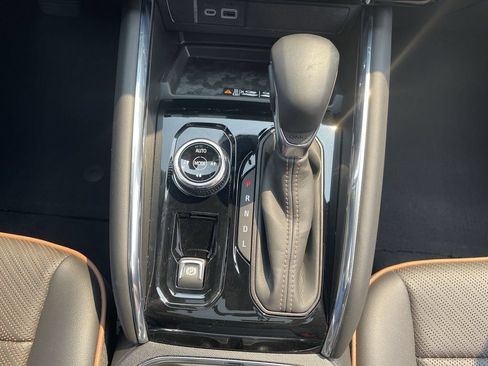 Certified 2025 GMC Canyon AT4 w/ Nightfall Edition AWD/4WD image 16
