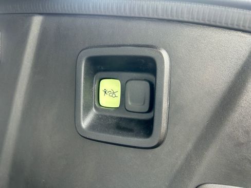 New 2025 GMC Hummer EV 2X w/ LPO, Dark Essentials Package image 30