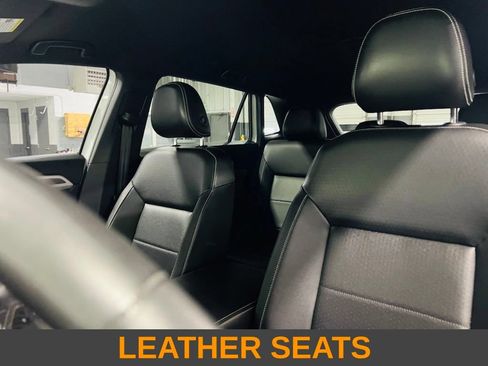 Used 2022 Volkswagen Atlas Cross Sport SE FWD image 3