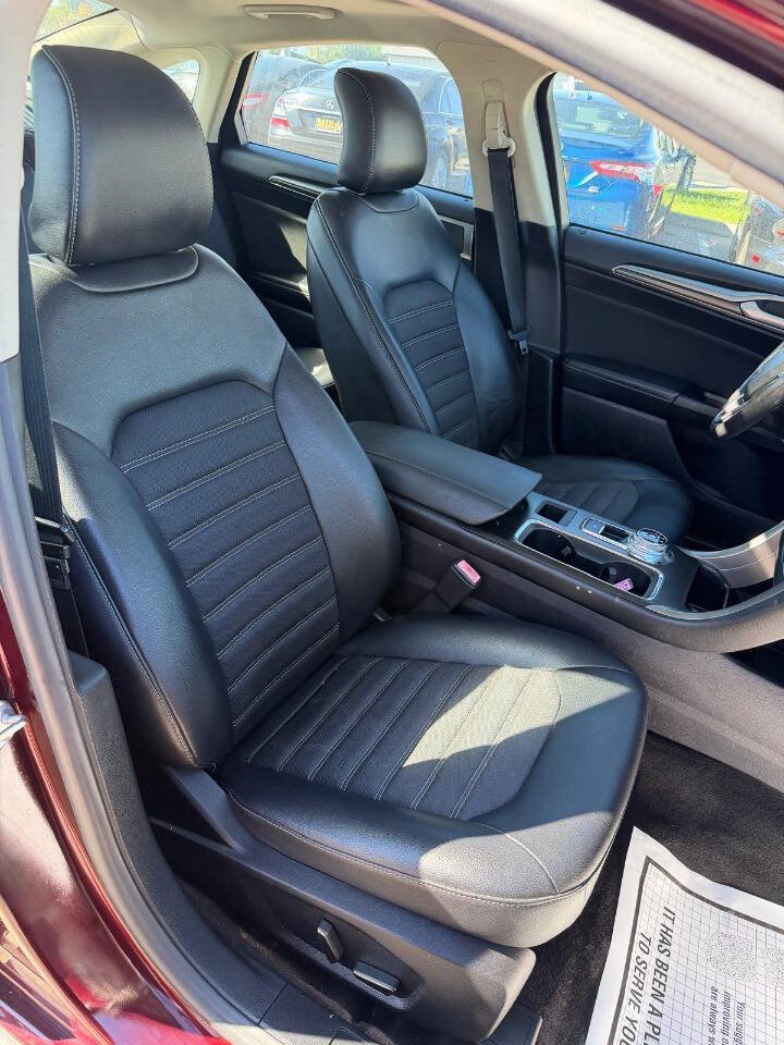 Used 2017 Ford Fusion SE w/ Equipment Group 201A FWD image 26