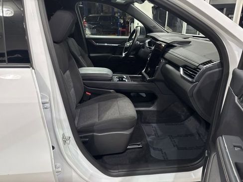 Used 2025 GMC Acadia Elevation image 31