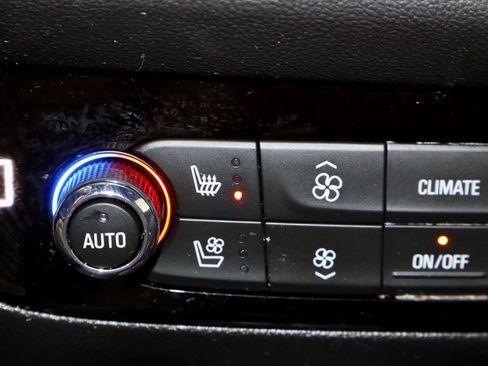 Used 2024 Buick Enclave Premium image 4