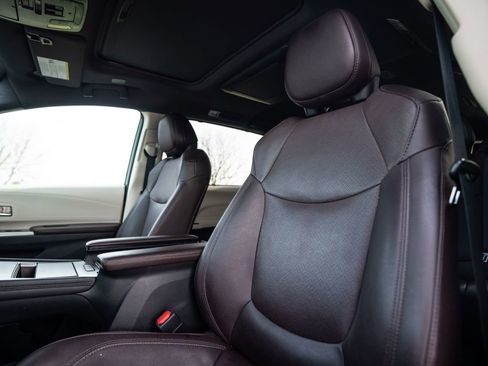 Used 2021 Toyota Sienna Platinum image 7