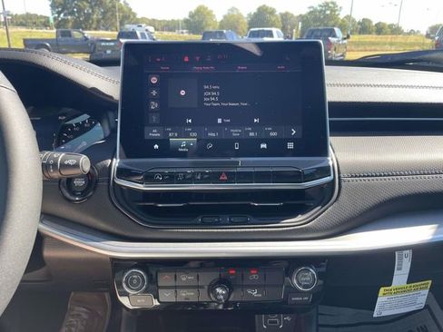 New 2026 Jeep Compass Latitude image 13