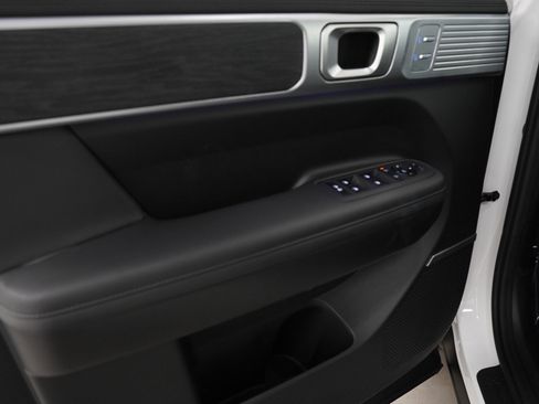 Used 2025 Hyundai Santa Fe Limited image 17