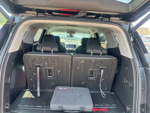 Certified 2023 GMC Acadia SLE w/ Driver Convenience Package image 17