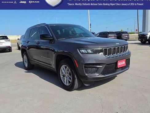Used 2025 Jeep Grand Cherokee Laredo X RWD image 2