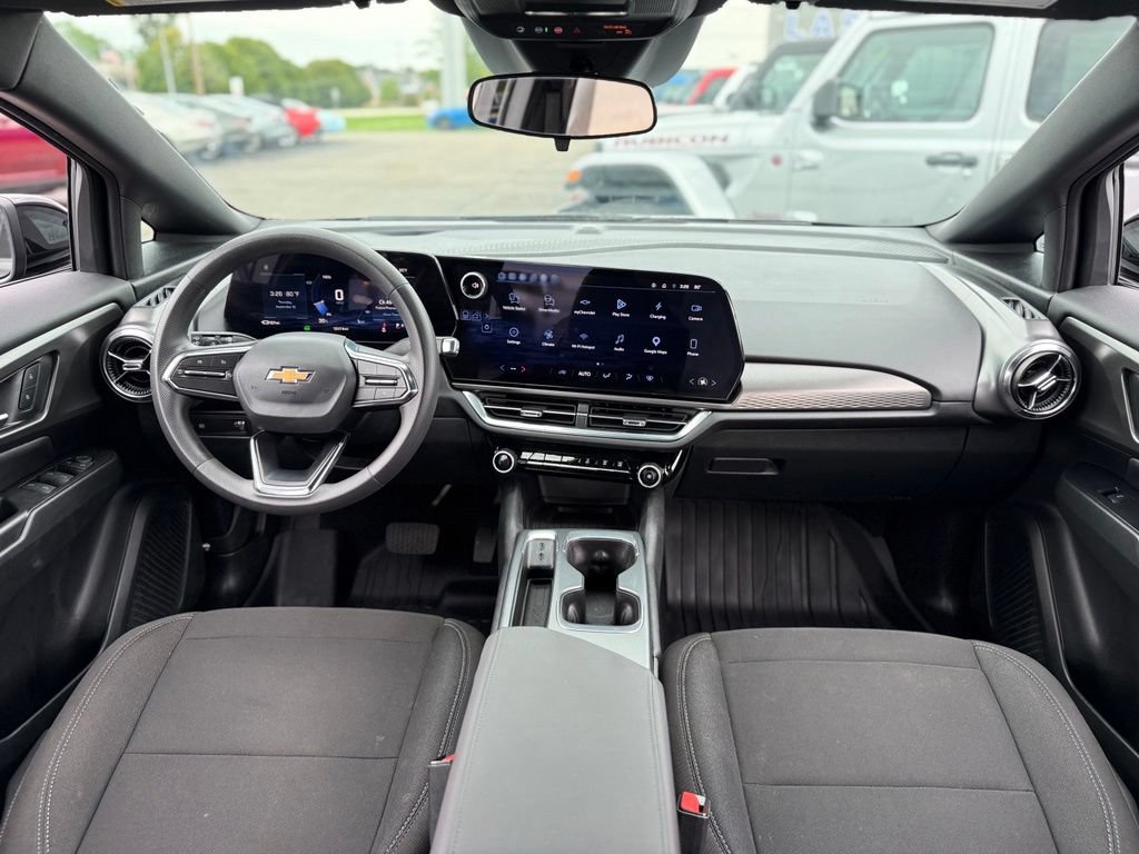 Used 2026 Chevrolet Equinox EV LT FWD image 2