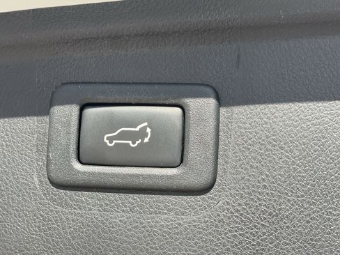 Used 2017 Subaru Outback 3.6R Touring image 9