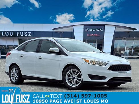 Used 2017 Ford Focus SE image 1
