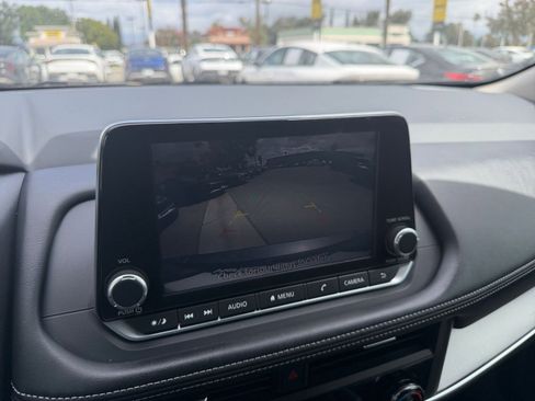 Used 2025 Nissan Rogue SV FWD image 25