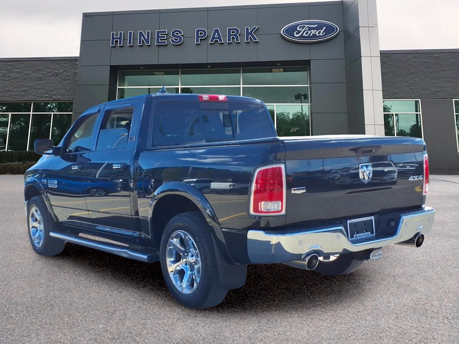 Used 2016 RAM 1500 Laramie w/ Convenience Group AWD/4WD image 5
