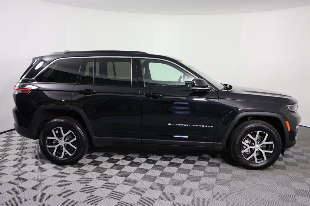Used 2024 Jeep Grand Cherokee Limited AWD/4WD image 9