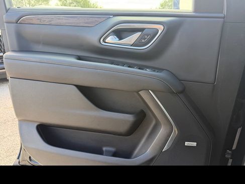 Used 2021 Chevrolet Suburban Premier AWD/4WD image 24