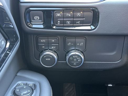 New 2026 GMC Yukon Elevation AWD/4WD image 18