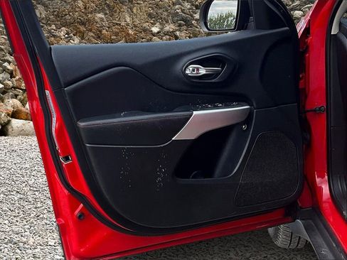 Used 2017 Jeep Cherokee Trailhawk w/ Comfort/Convenience Group image 22