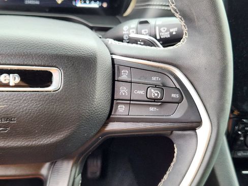 Used 2024 Jeep Grand Cherokee L Altitude AWD/4WD image 18