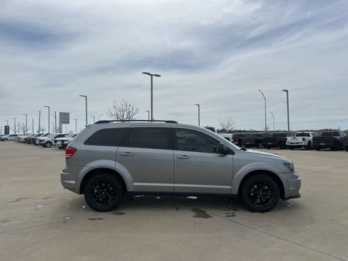 Used 2020 Dodge Journey SE w/ Blacktop Package image 6
