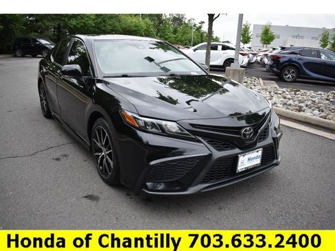 Used 2023 Toyota Camry SE FWD image 1