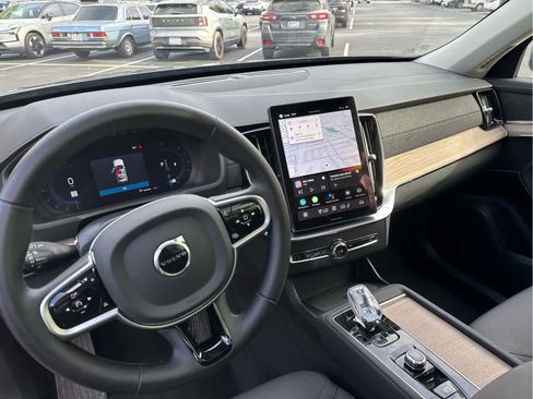 Used 2025 Volvo XC90 B6 Plus image 27