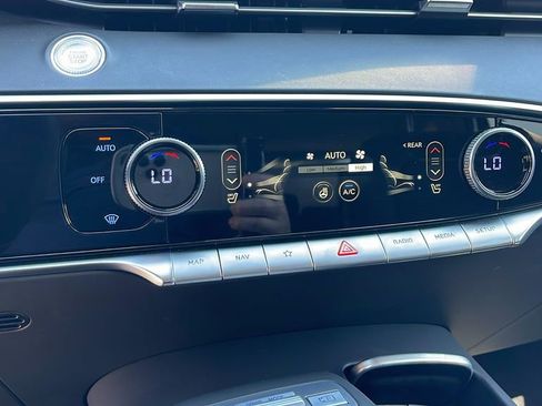 Used 2025 Genesis GV70 2.5T w/ Select Package image 21