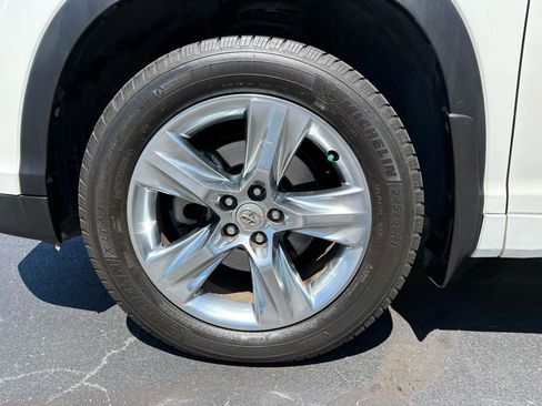 Used 2015 Toyota Highlander Limited AWD/4WD image 12