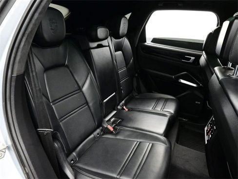 Used 2020 Porsche Cayenne Turbo image 12