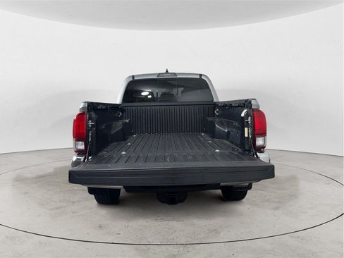 Used 2022 Toyota Tacoma SR5 RWD image 12