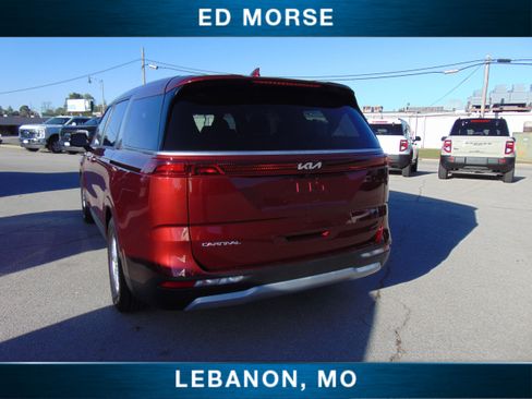 Used 2023 Kia Carnival LX image 8