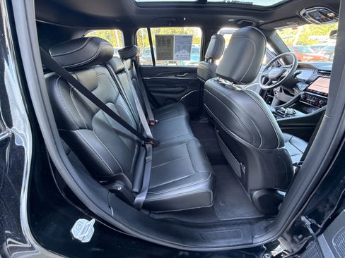 Used 2023 Jeep Grand Cherokee Overland image 28