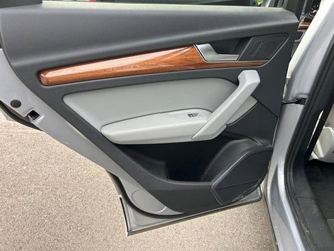 Used 2021 Audi Q5 2.0T Premium w/ Convenience Package image 11